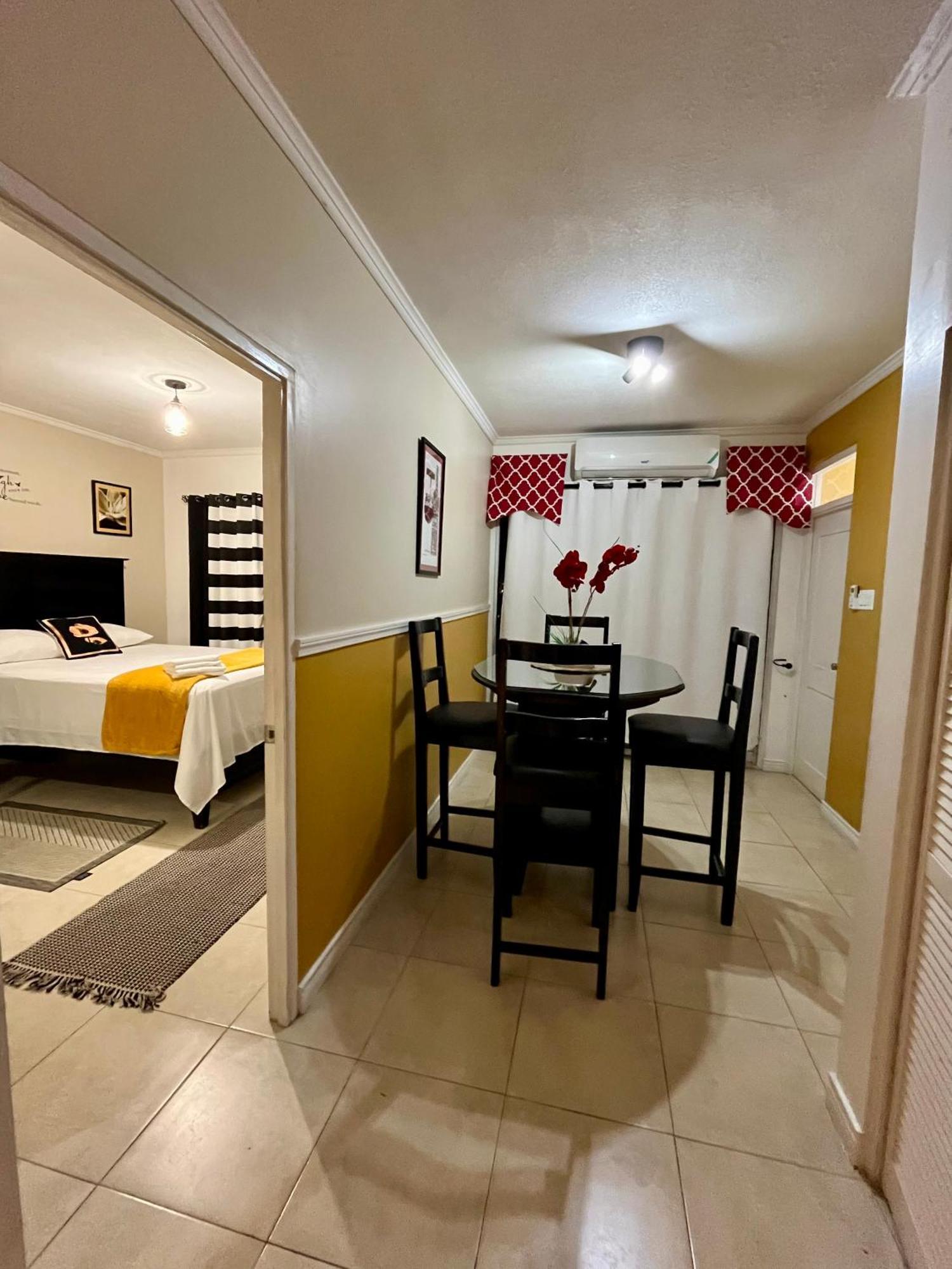The Brompton'S Luxury Apartment Kingston Extérieur photo