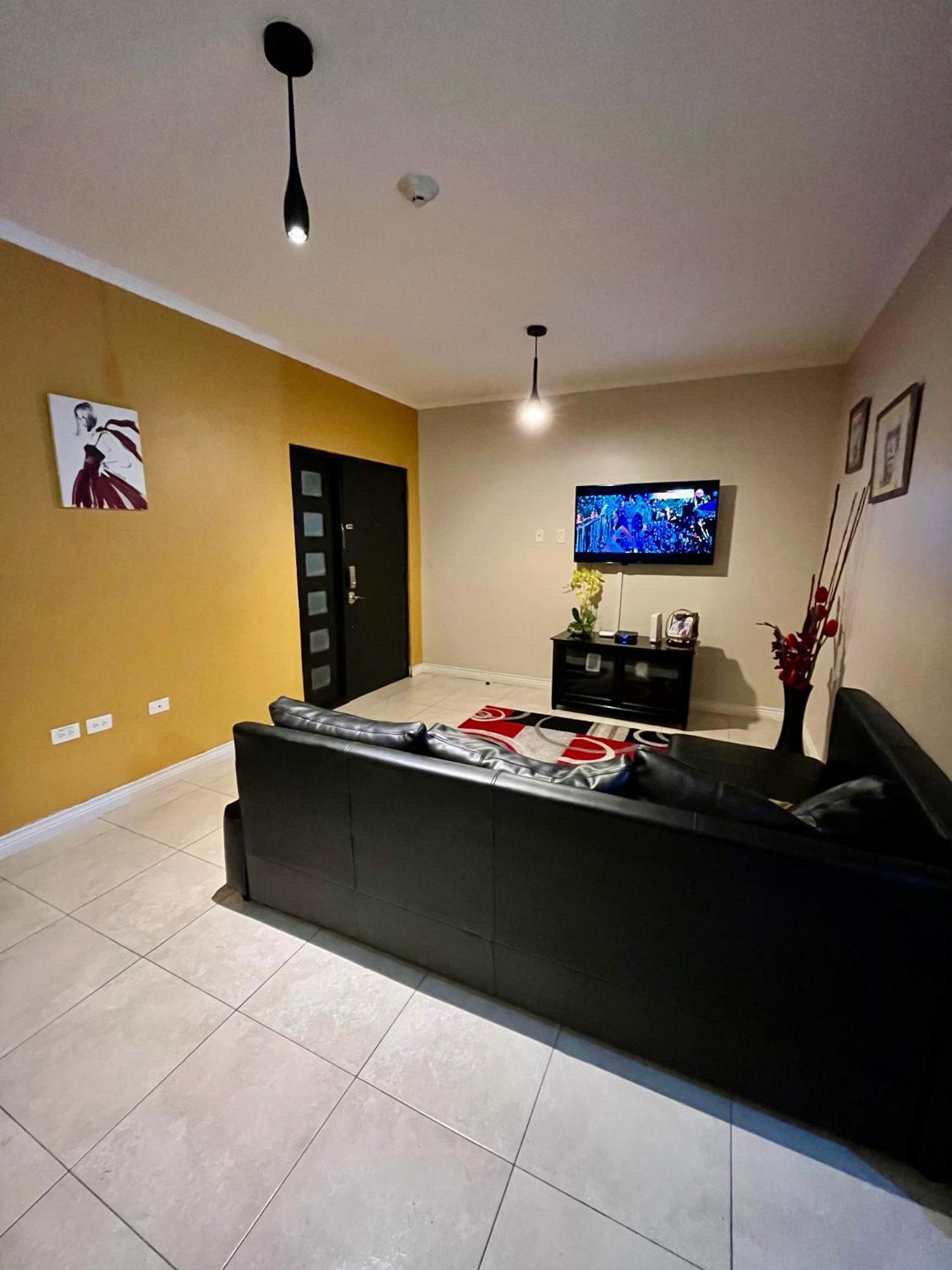 The Brompton'S Luxury Apartment Kingston Extérieur photo