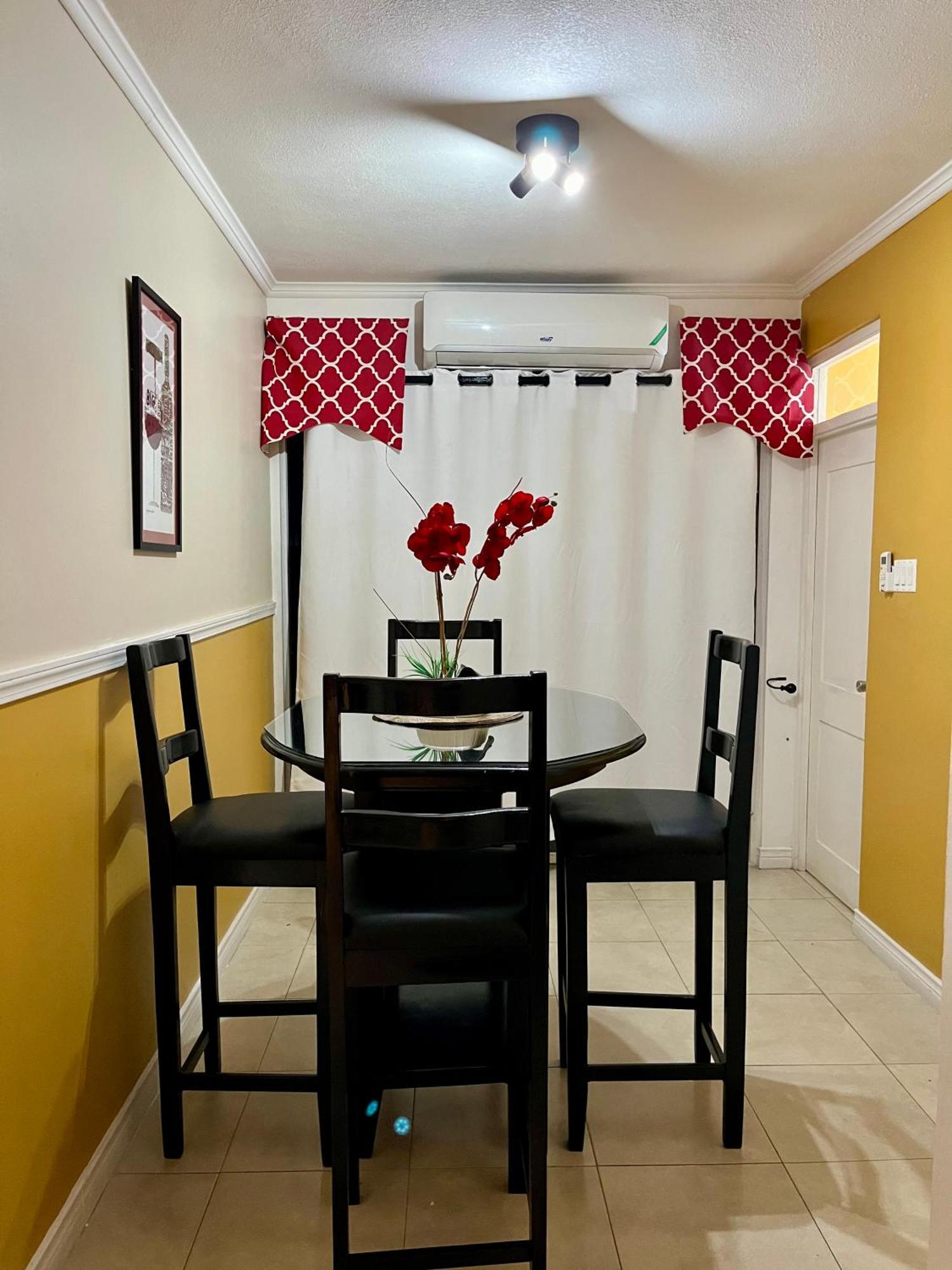 The Brompton'S Luxury Apartment Kingston Extérieur photo