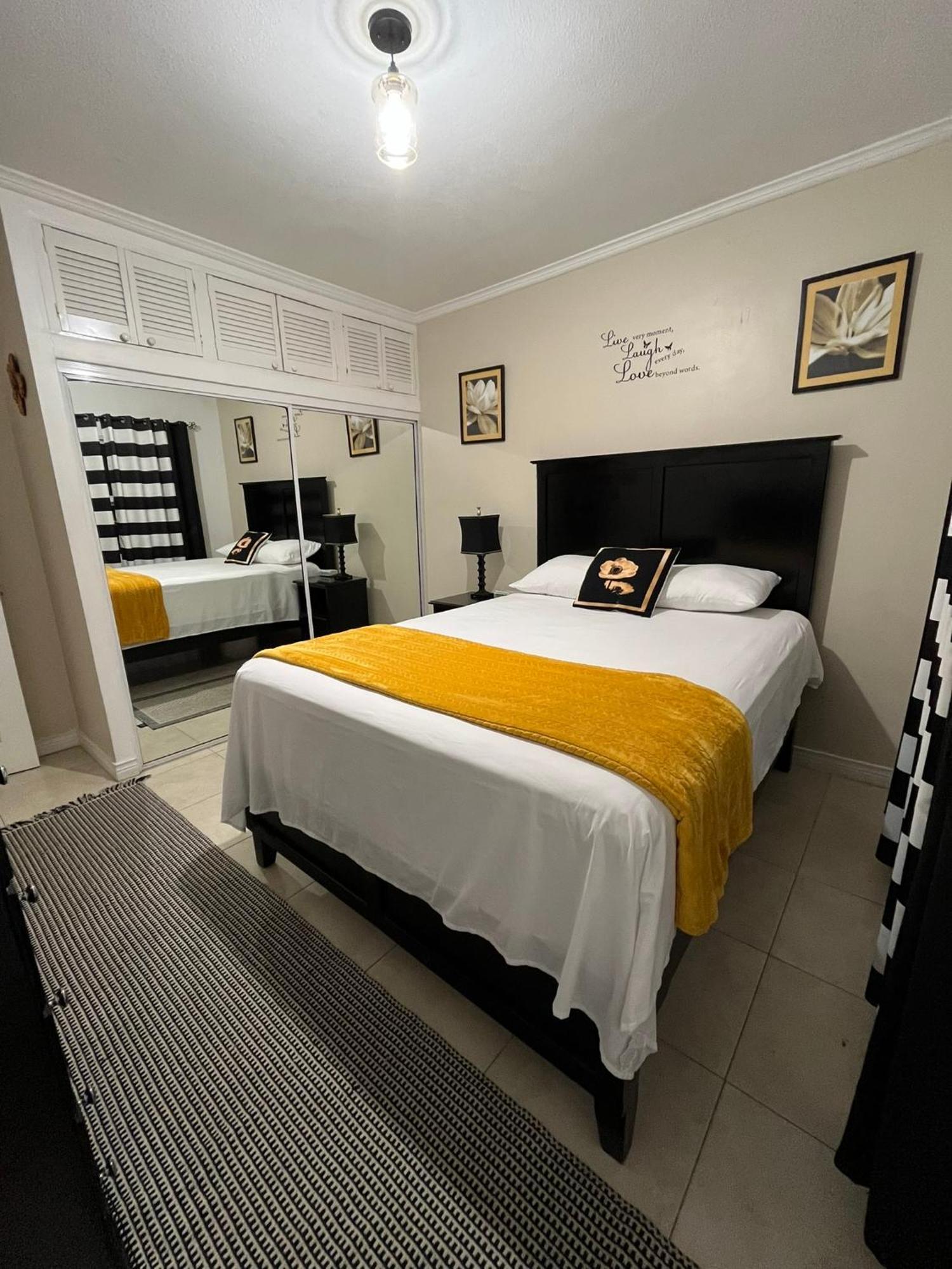 The Brompton'S Luxury Apartment Kingston Extérieur photo